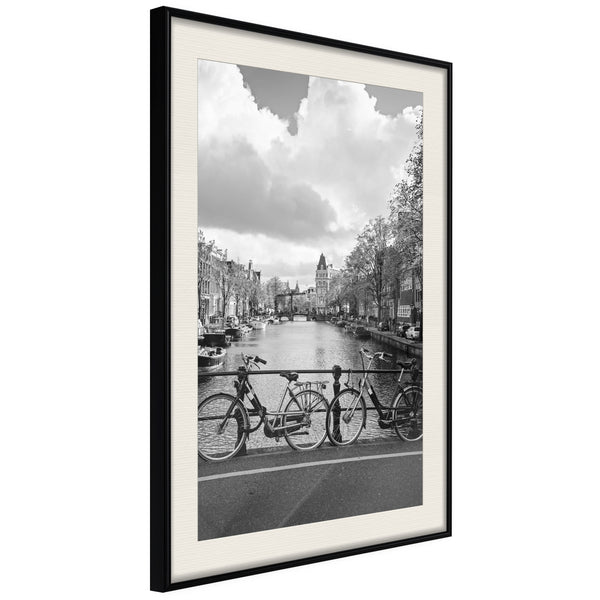 Poster - Bicycles Against Canal  - zwart passepartout