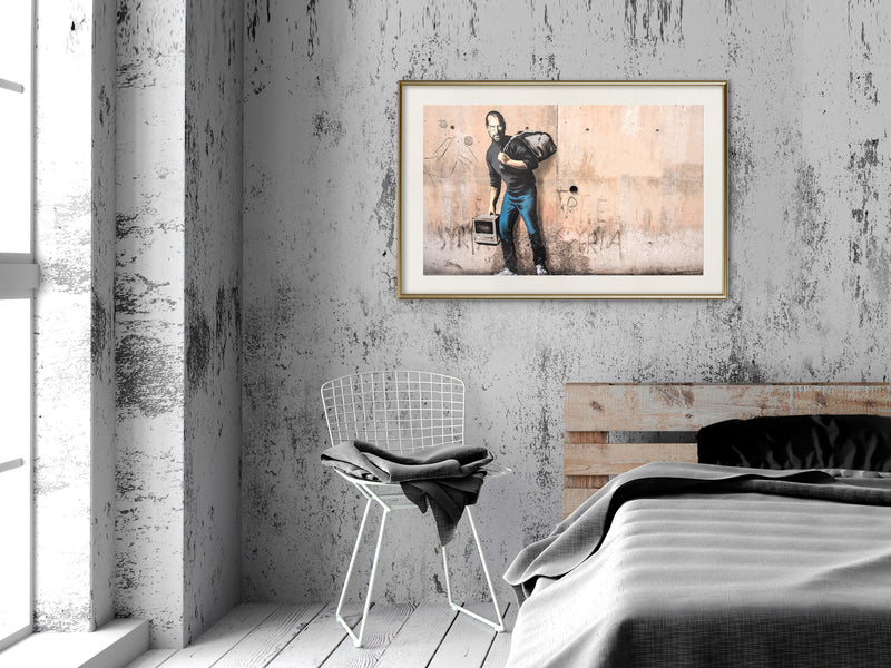 Poster - Banksy: The Son of a Migrant from Syria  - goud passepartout