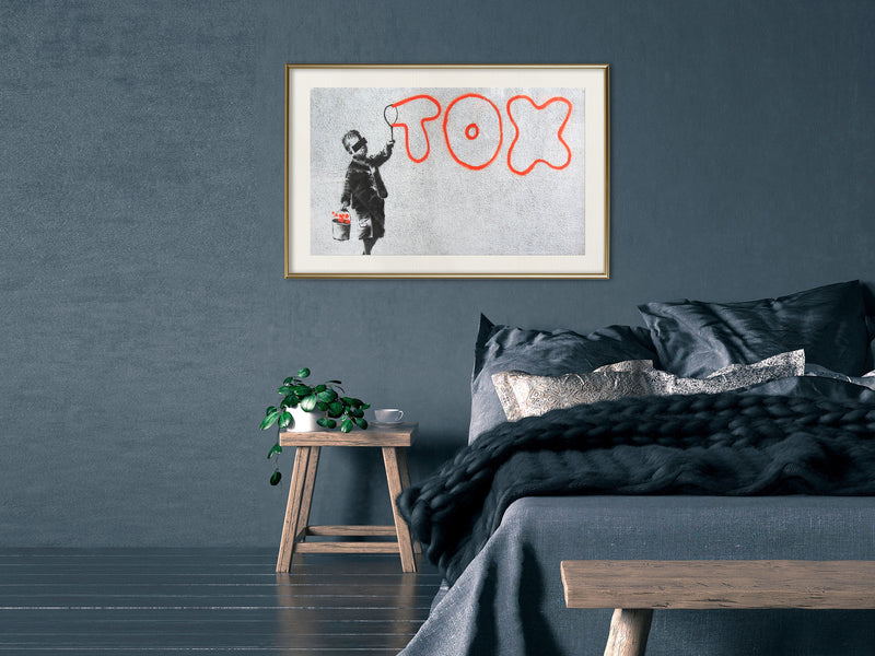 Poster - Banksy: Tox  - goud passepartout