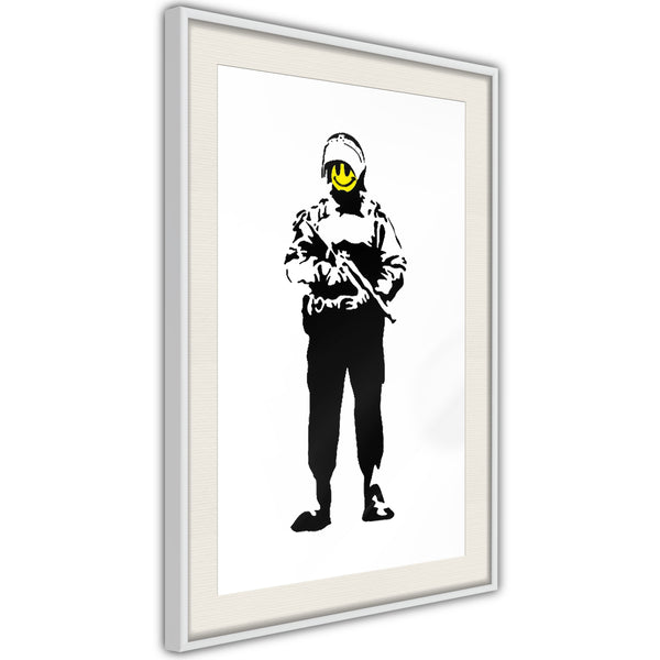 Poster - Banksy: Smiling Copper  - wit passepartout