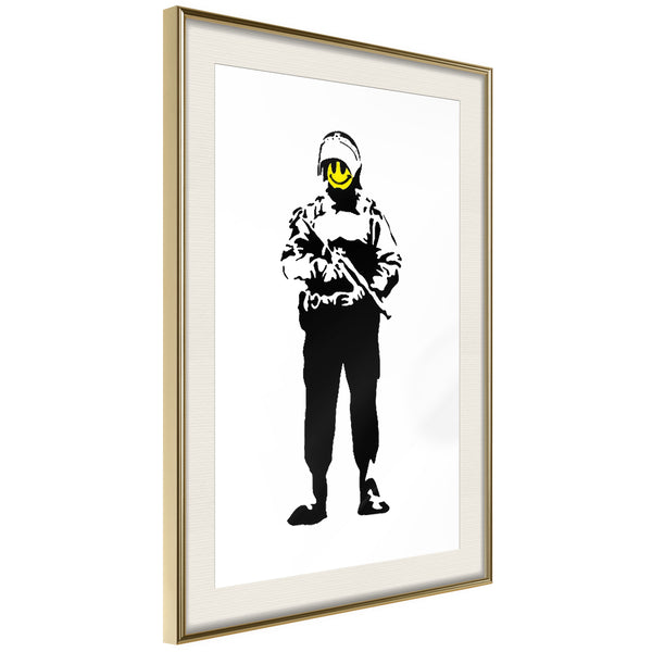 Poster - Banksy: Smiling Copper  - goud passepartout