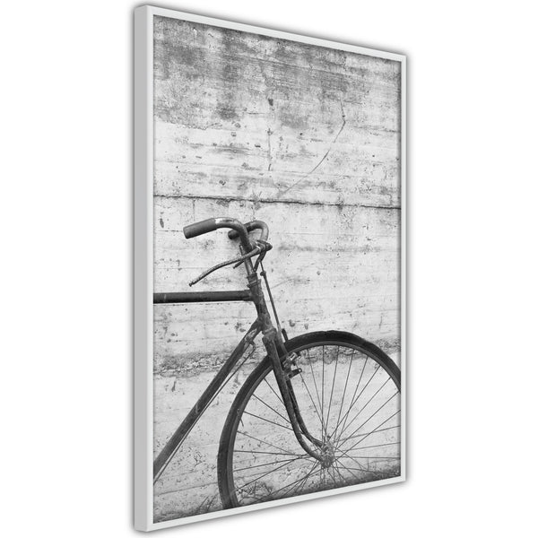 Poster - Bicycle Leaning Against the Wall  - wit