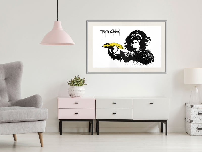 Poster - Banksy: Banana Gun II  - wit passepartout